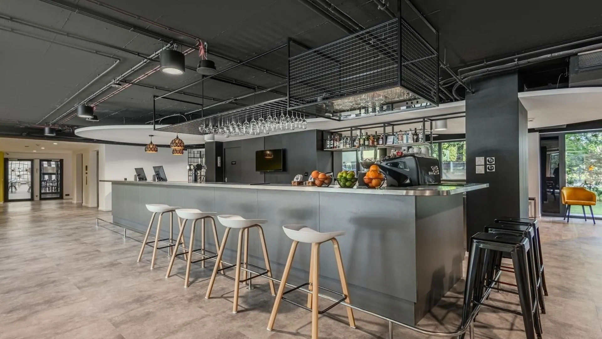 Hotel Pod Grotem Warschau